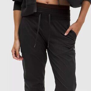 Dance Studio Mid-Rise Pant Short